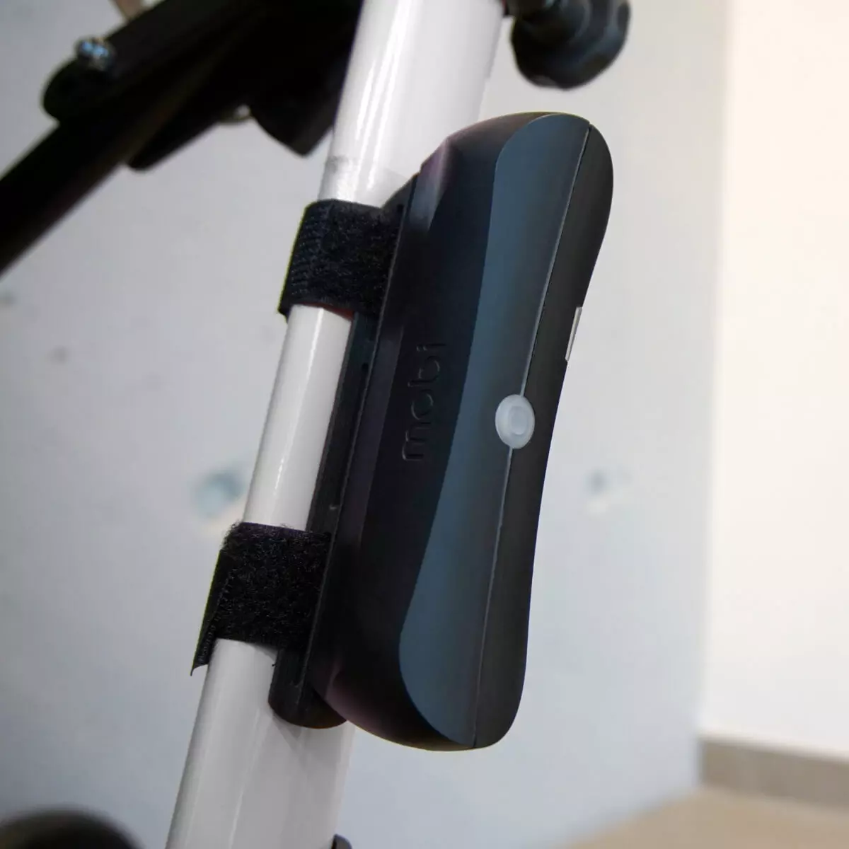  Adaptateur mobile intelligent MOBI avec fonction de localisation et d'alarme