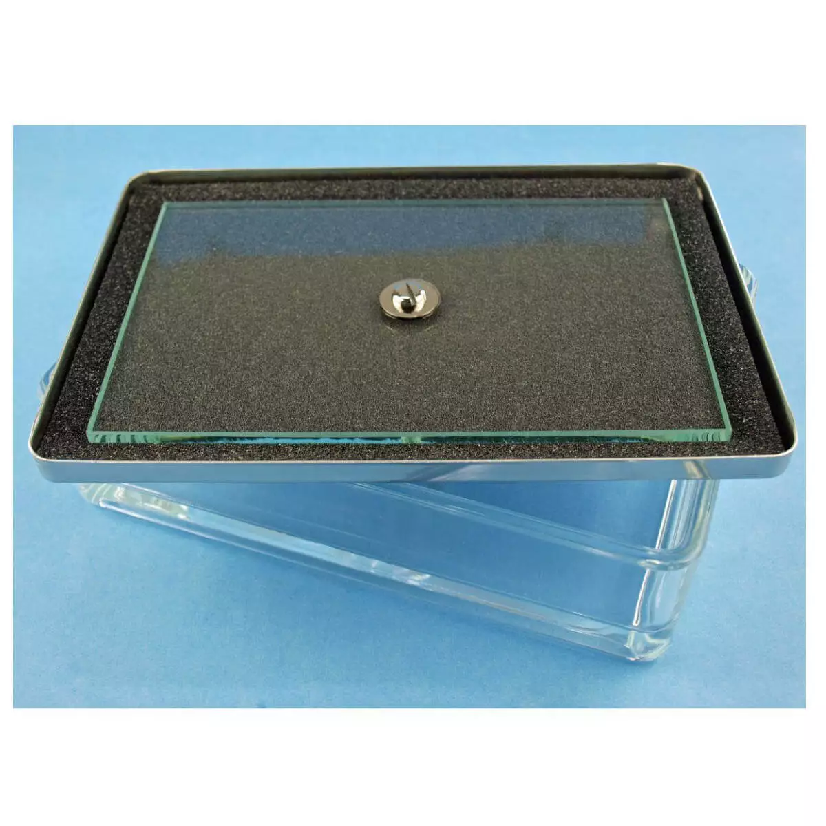 Plateau d'instruments en verre avec couvercle métallique Plateau d'instruments en verre avec couvercle métallique