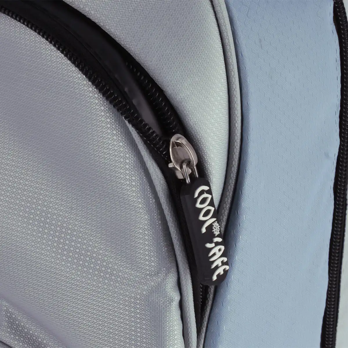 Sac à dos avec poche de refroidissement intégrée Sac à dos avec poche de refroidissement intégrée